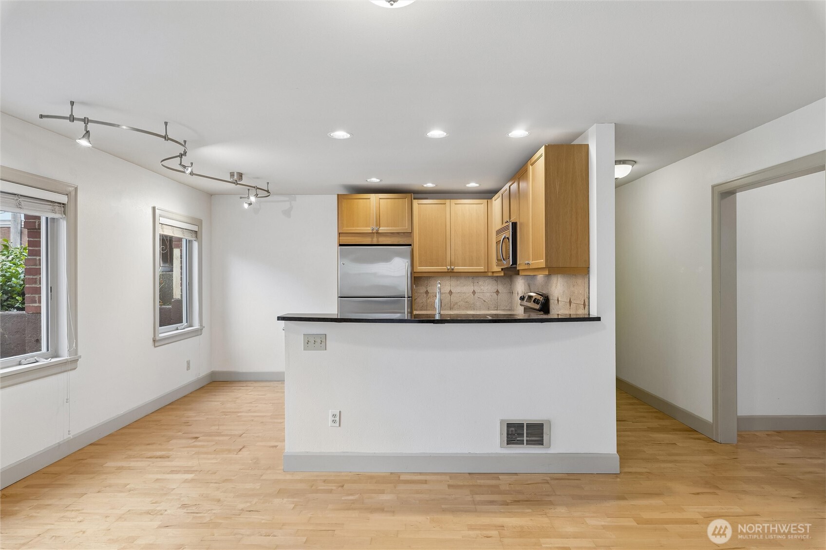 102 Galer Street, Unit 102 Seattle, WA 98109 - Photo 6 of 13
