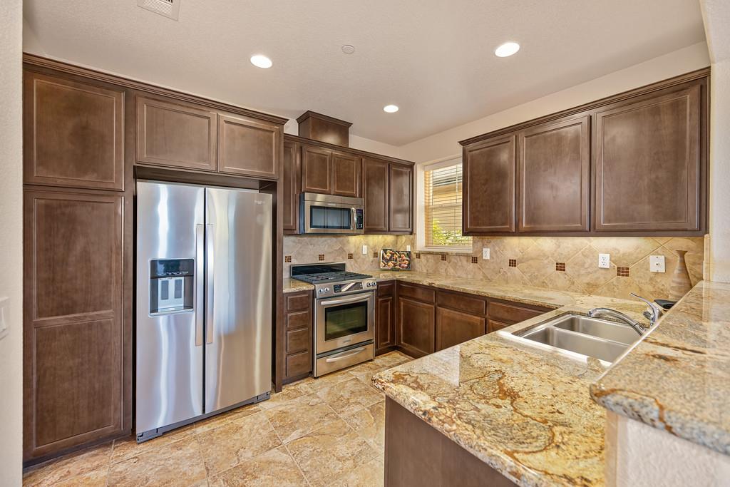 403 Rivage Circle Folsom, CA 95630 - Photo 6 of 54