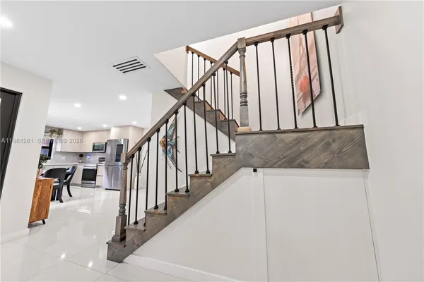 $399,000 | 2415 West 67th Place, Unit 811, Hialeah, FL 33016