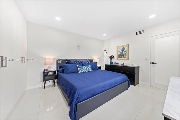 $399,000 | 2415 West 67th Place, Unit 811, Hialeah, FL 33016