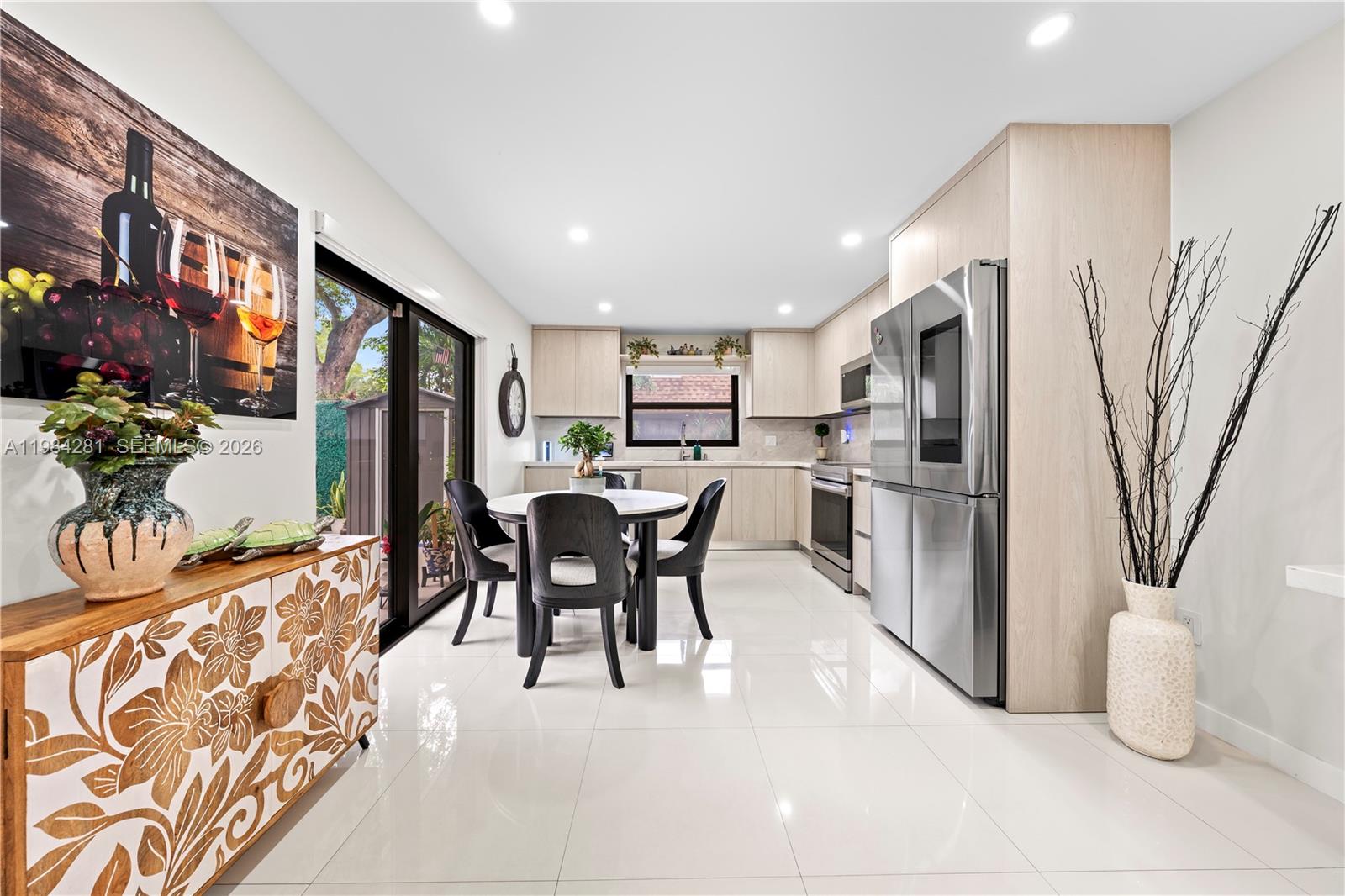 2415 West 67th Place, Unit 811 Hialeah, FL 33016 - Photo 2 of 28