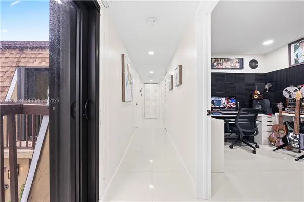$399,000 | 2415 West 67th Place, Unit 811, Hialeah, FL 33016