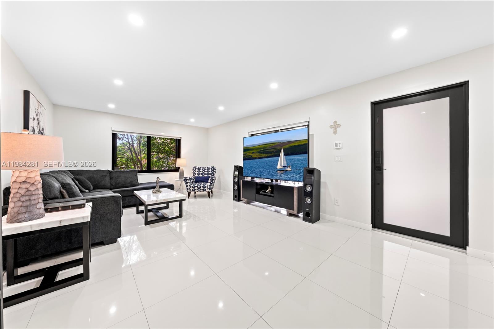 2415 West 67th Place, Unit 811 Hialeah, FL 33016 - Photo 3 of 28