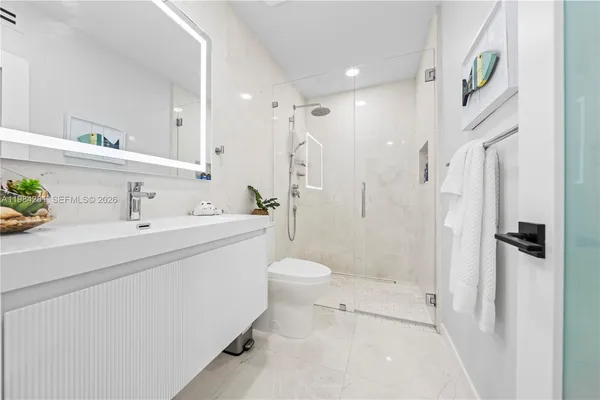 $399,000 | 2415 West 67th Place, Unit 811, Hialeah, FL 33016