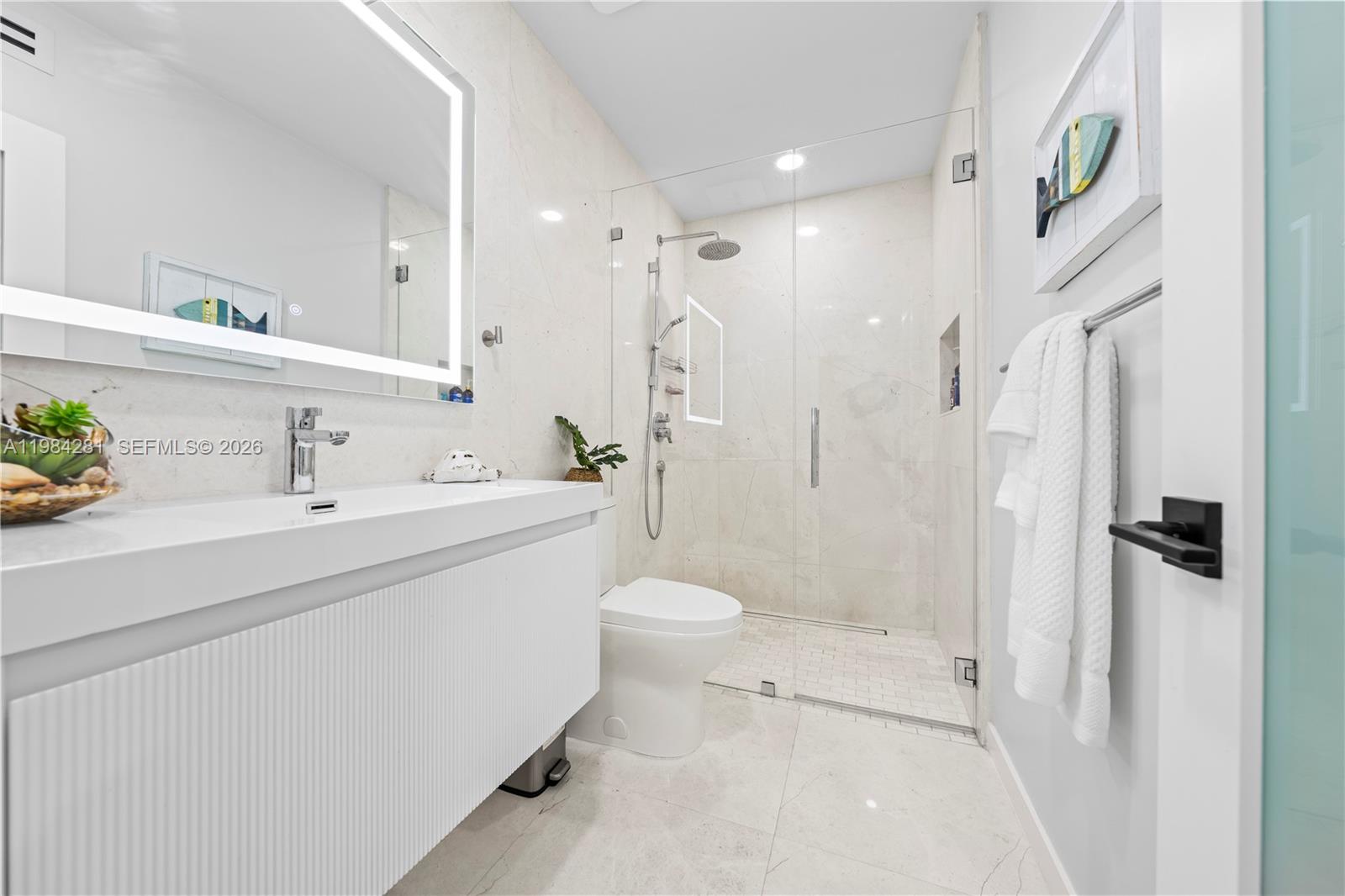 2415 West 67th Place, Unit 811 Hialeah, FL 33016 - Photo 5 of 28