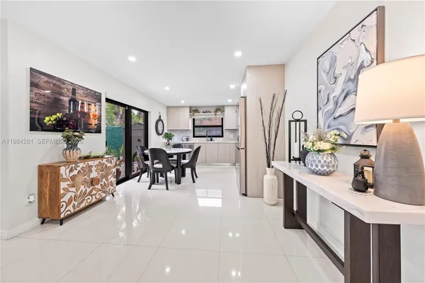 $399,000 | 2415 West 67th Place, Unit 811, Hialeah, FL 33016