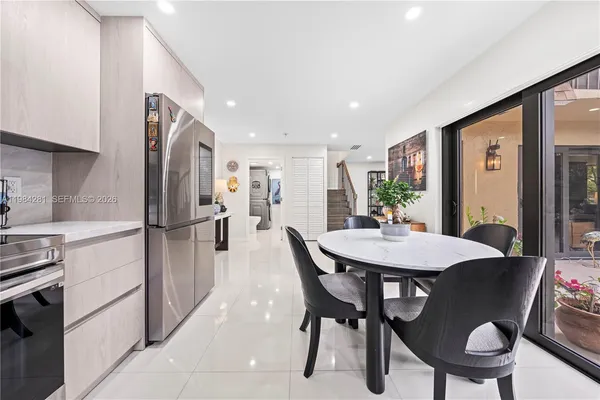 $399,000 | 2415 West 67th Place, Unit 811, Hialeah, FL 33016
