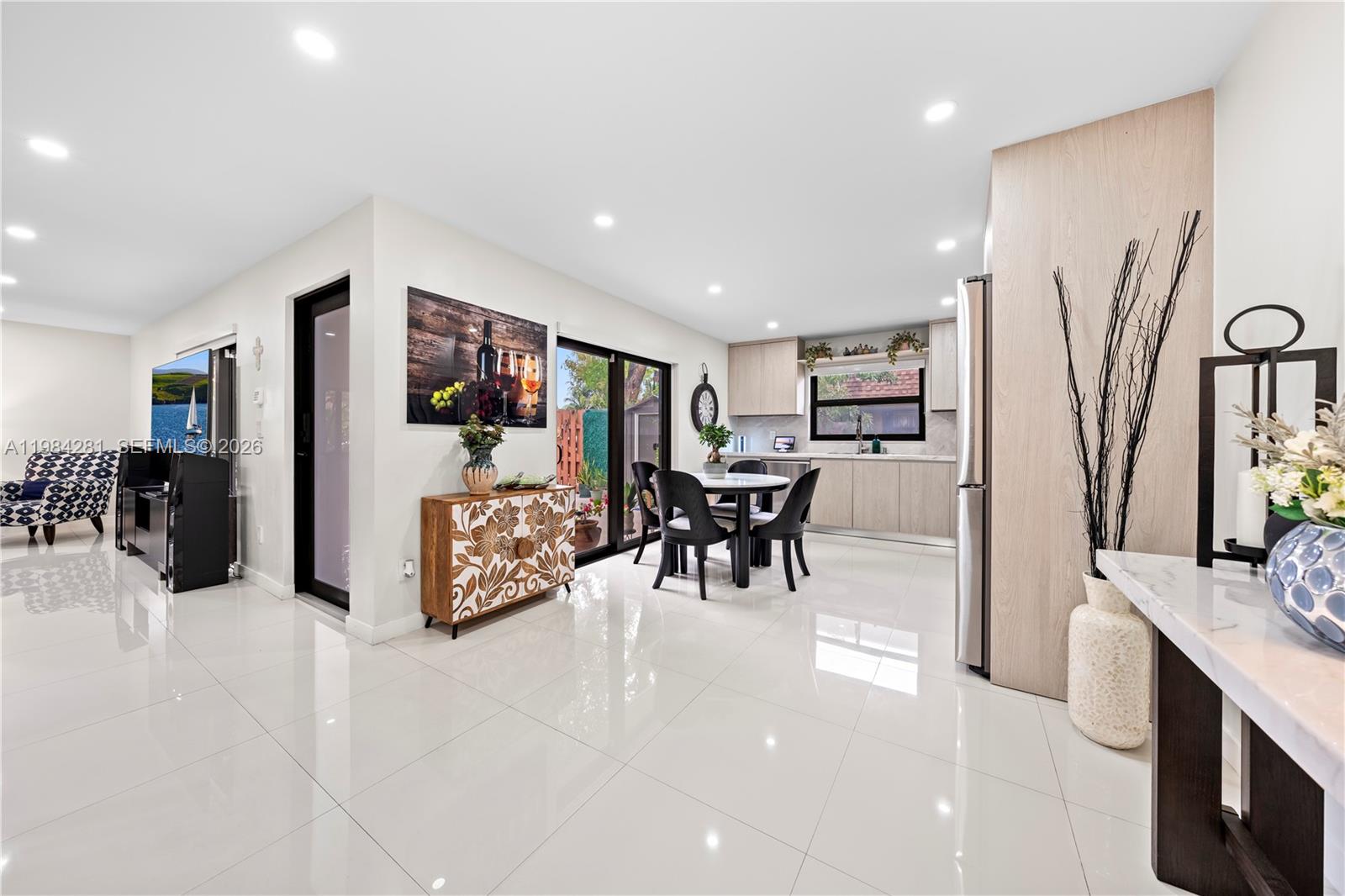 2415 West 67th Place, Unit 811 Hialeah, FL 33016 - Photo 9 of 28