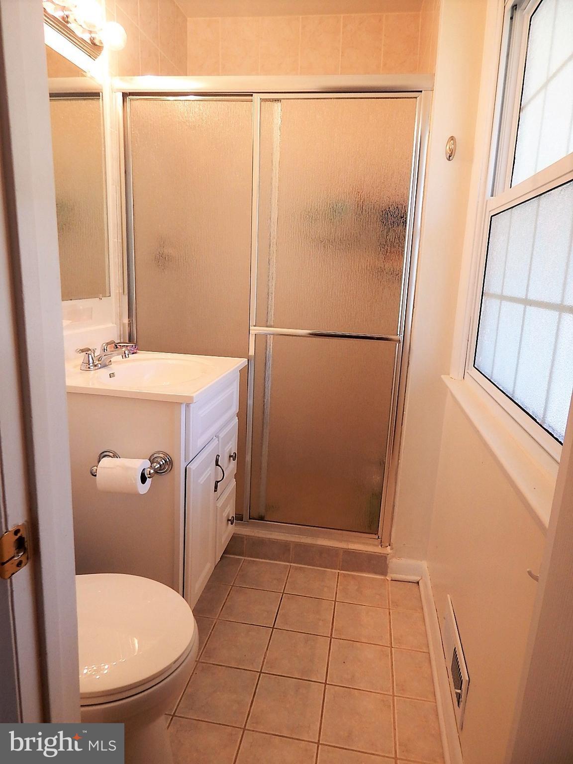 8703 Bradgate Road Alexandria, VA 22308 - Photo 8 of 23 Bath (Master)