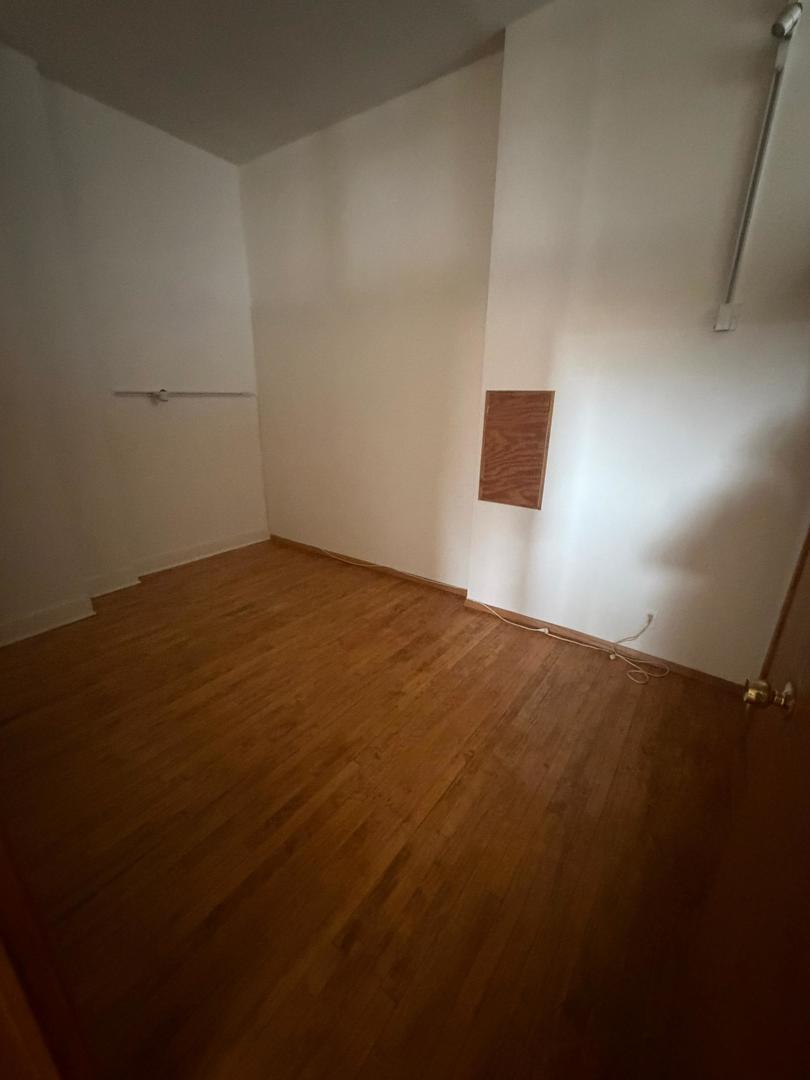 1014 East Prairie Avenue, Unit 1FE Des Plaines, IL 60016 - Photo 9 of 10 an empty room with a empty space