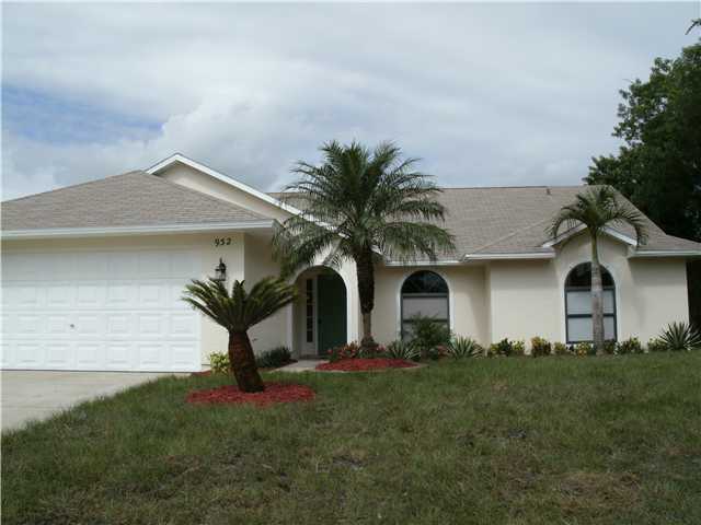 932 Riviera Avenue Sebastian, FL 32958 - Photo 1 of 13 Gallery Image 1
