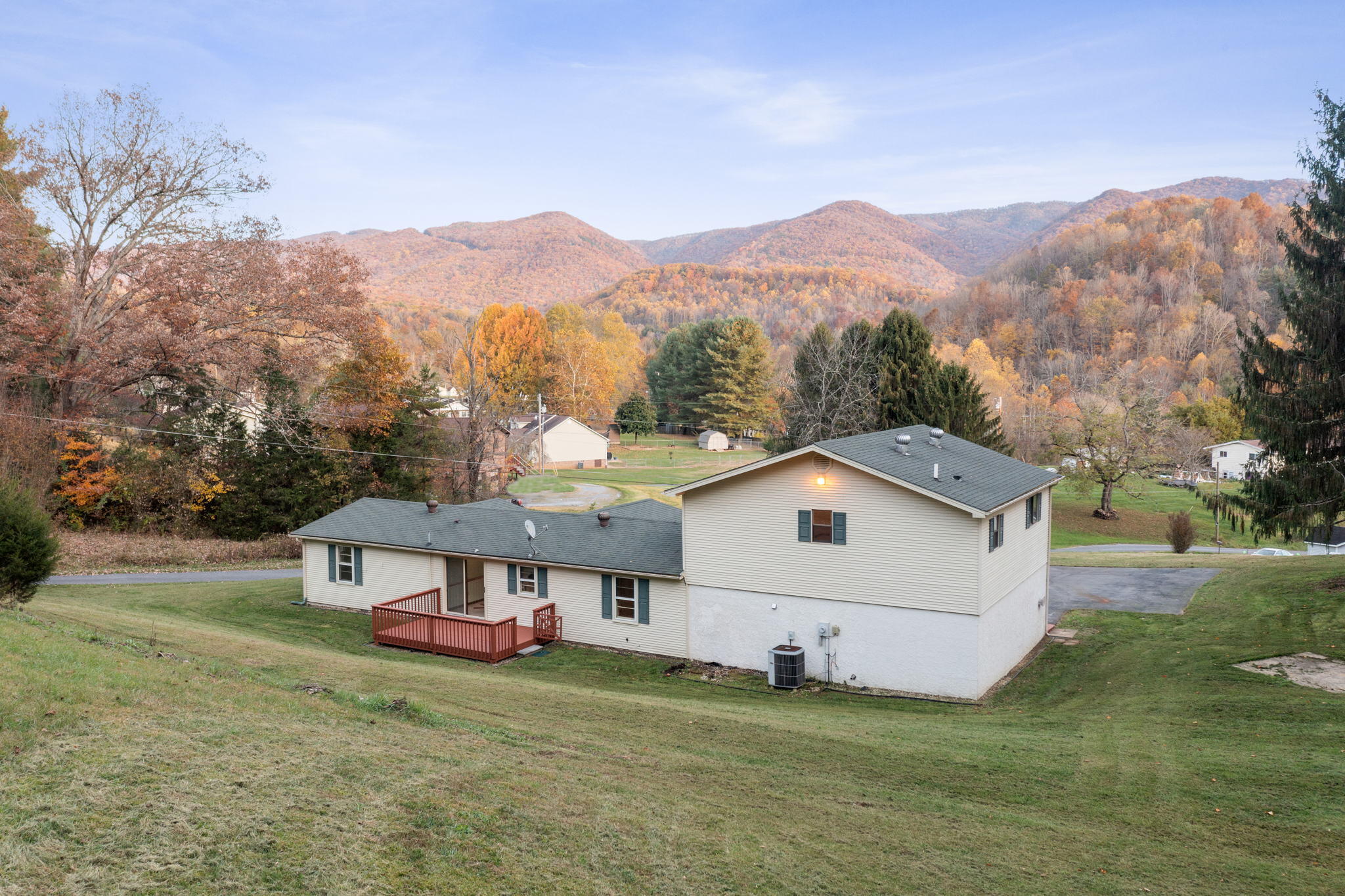 123 Low Gap Road Elizabethton, TN 37643 - Photo 4 of 31 40-web-or-mls-DJI_0672