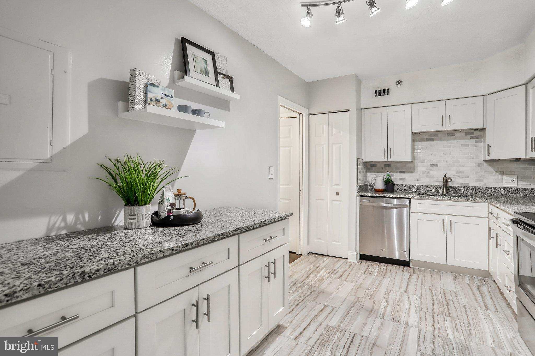 5501 Seminary Road, Unit 703S Falls Church, VA 22041 - Photo 4 of 59 Kitchen