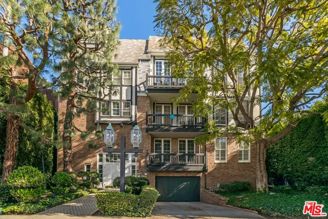 $1,395,000 | 420 South Barrington Avenue, Unit PH302, Los Angeles, CA 90049