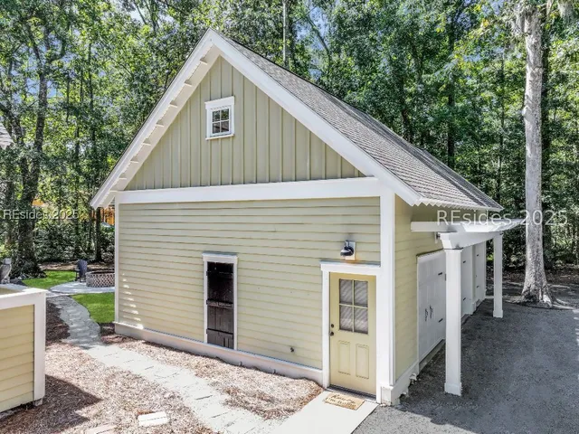 $1,100,000 | 5 Oldfield Village Road, Bluffton, SC 29909