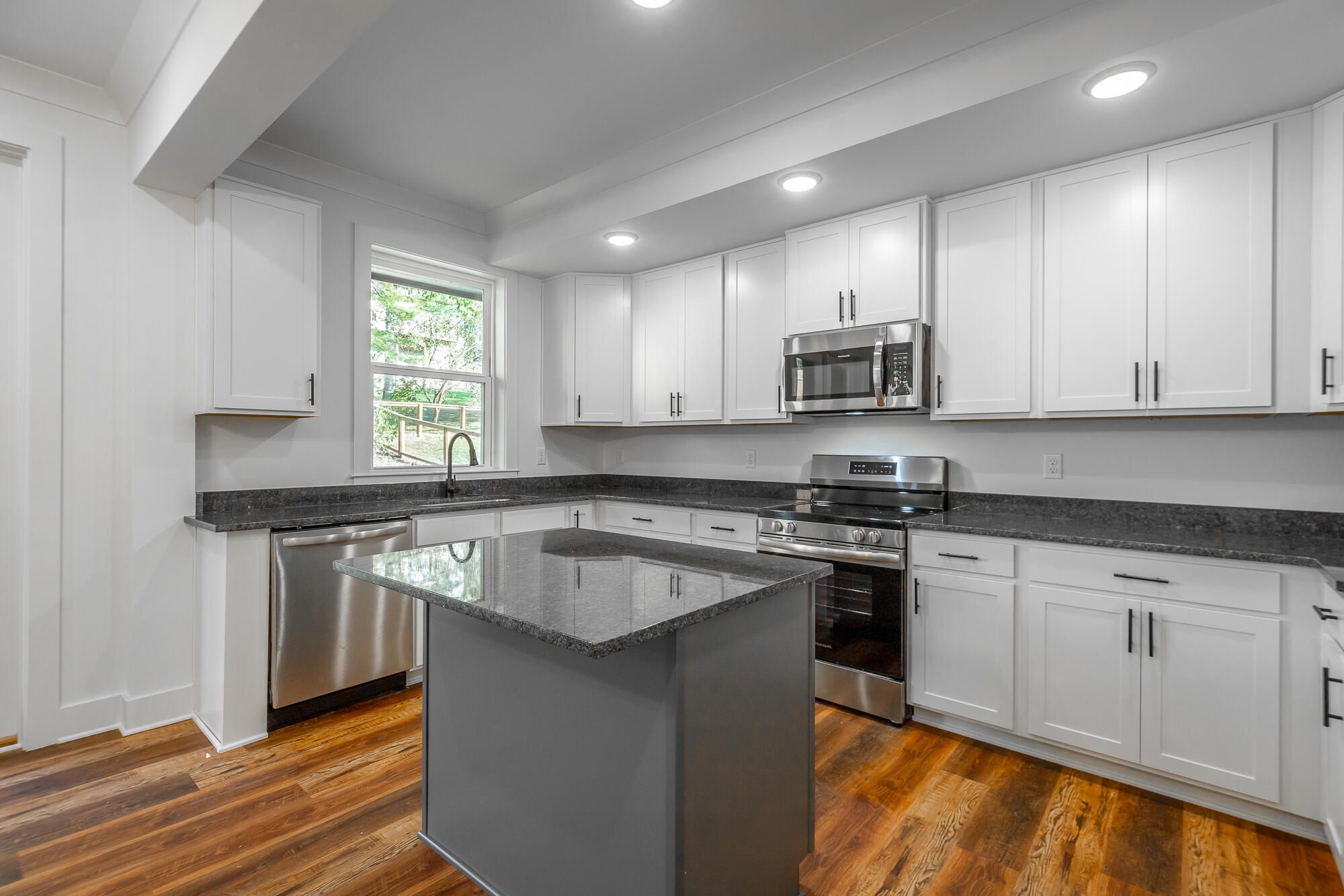 542 Lullwater Road Chattanooga, TN 37405 - Photo 2 of 50 542 Lullwater Road HD-39