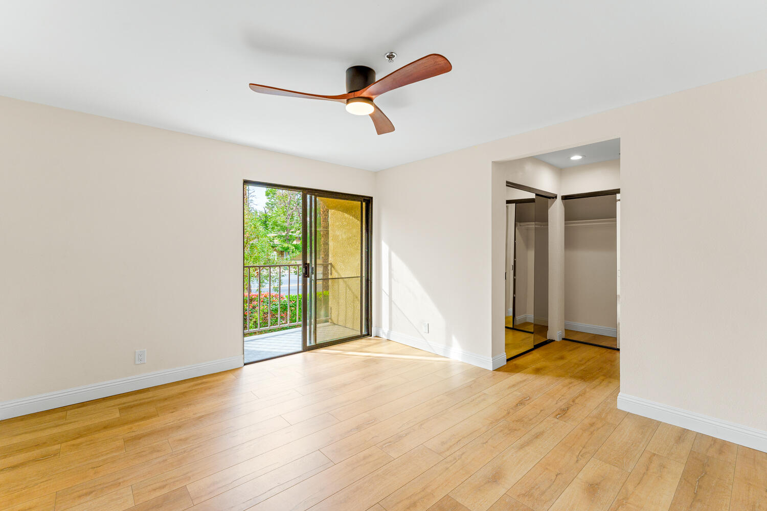 200 East Racquet Club Road, Unit 60 Palm Springs, CA 92262 - Photo 20 of 48 a view of a livingroom with wooden floor a ceiling fan and windows