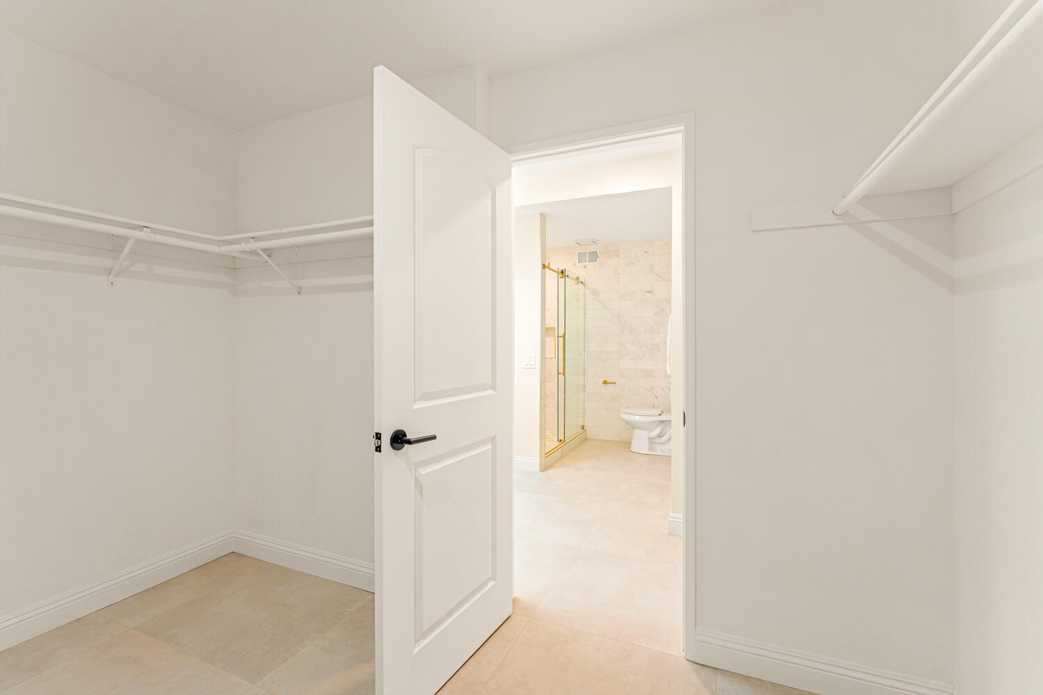 200 East Racquet Club Road, Unit 60 Palm Springs, CA 92262 - Photo 31 of 48 a bathroom with a shower