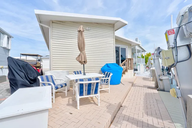 a view of parking area