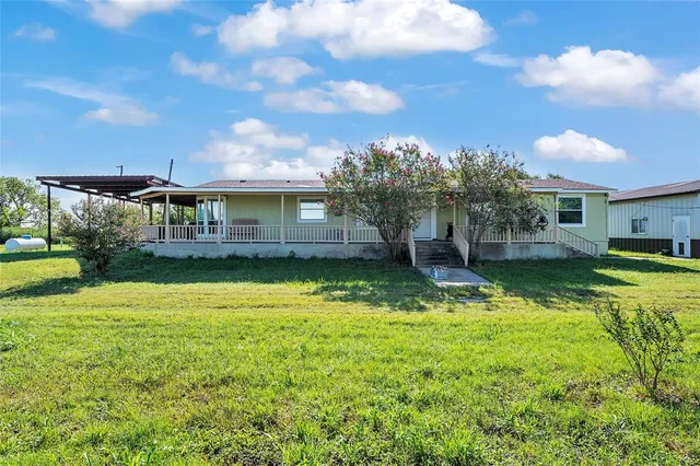 a view of a house with a backyard