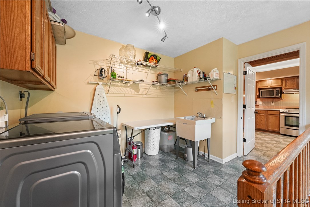 5226 Buck Creek Road Floyds Knobs, IN 47119 - Photo 20 of 39