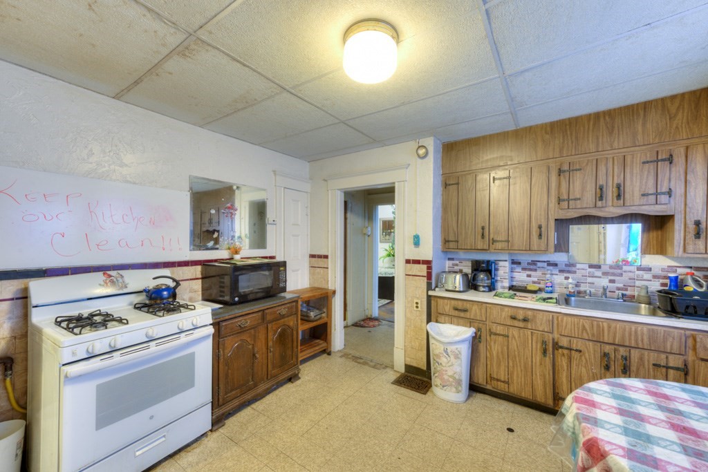 60 Fruit Street Worcester, MA 01609 - Photo 8 of 26