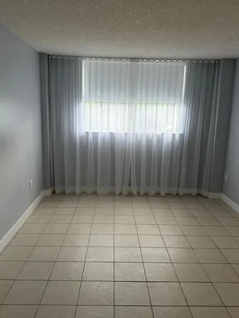 $1,850 | 16465 Northeast 22nd Avenue, Unit 105, North Miami Beach, FL 33160