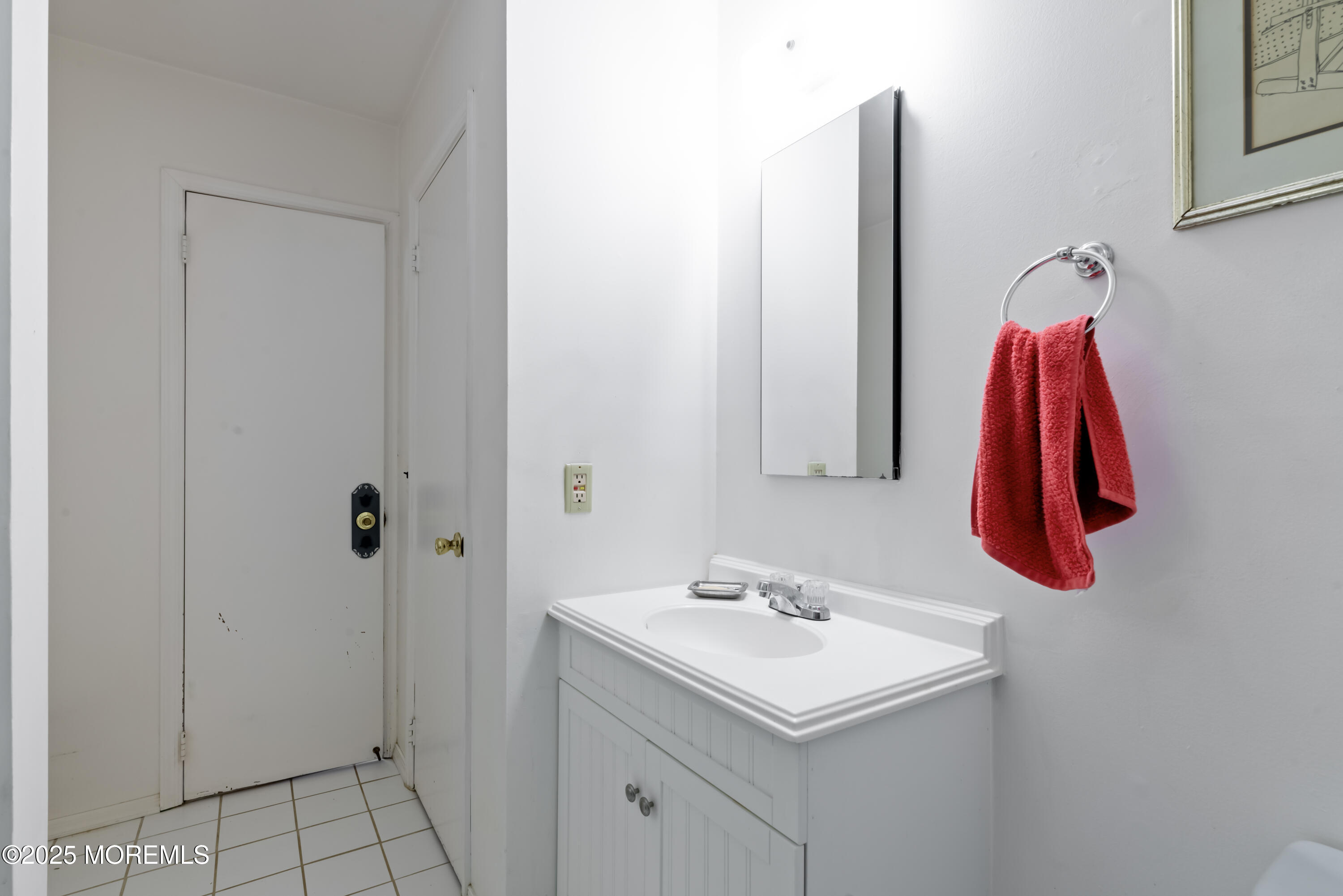 35 Rues Road Cream Ridge, NJ 08514 - Photo 43 of 46 a bathroom with a sink vanity and tub