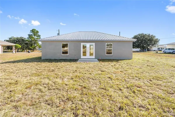 a view of front of house with yard