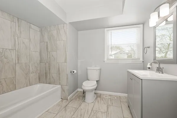 $2,600 | 8340 West Lincoln Highway, Unit 8340, Frankfort, IL 60423