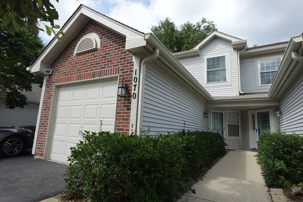 $2,400 | 1070 Woodhill Court, Elgin, IL 60120