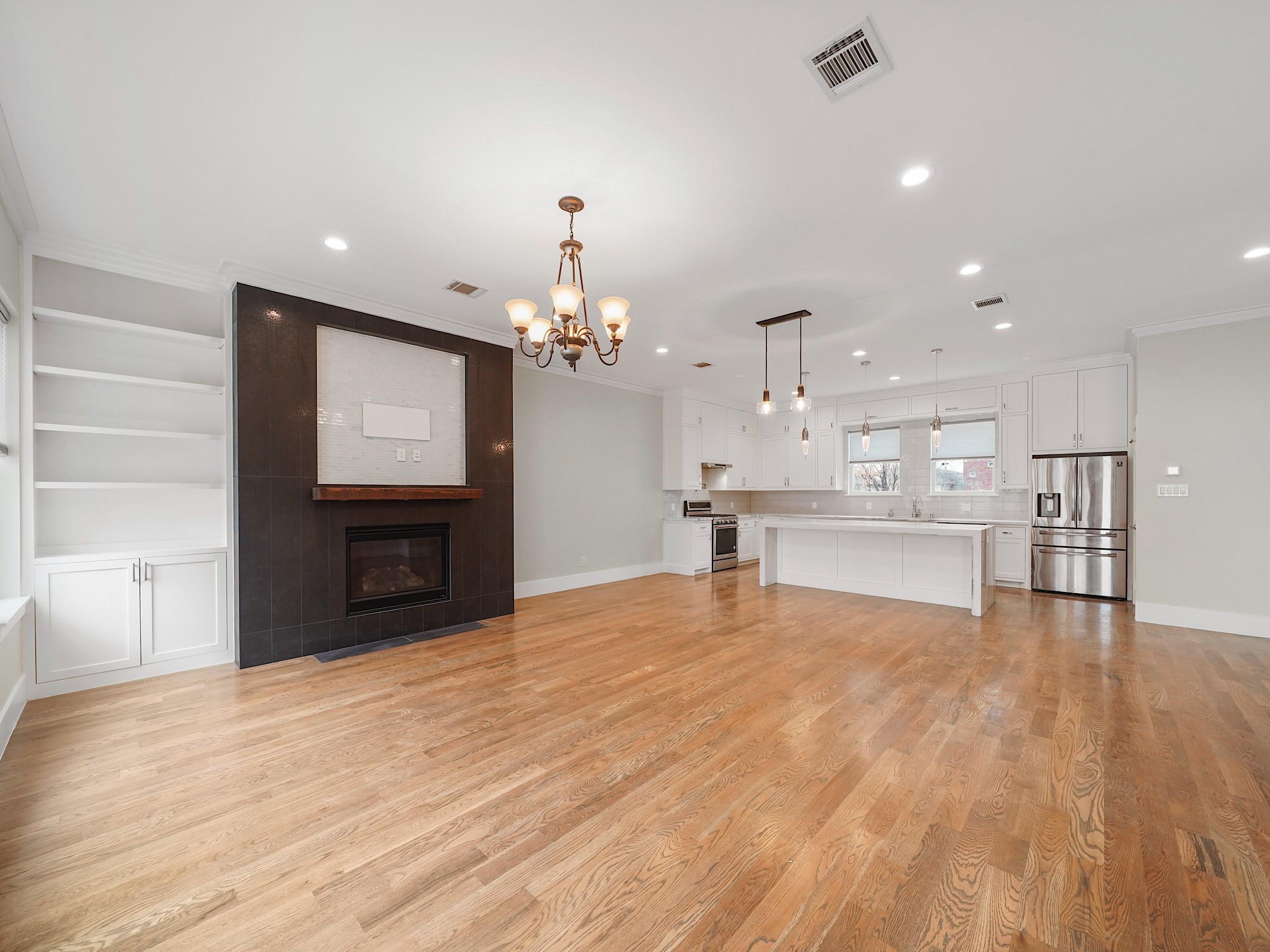 1512 Thompson Street, Unit 2 Houston, TX 77007 - Photo 11 of 39 Spacious living and dining combination with abundant natural light and an airy, modern feel.