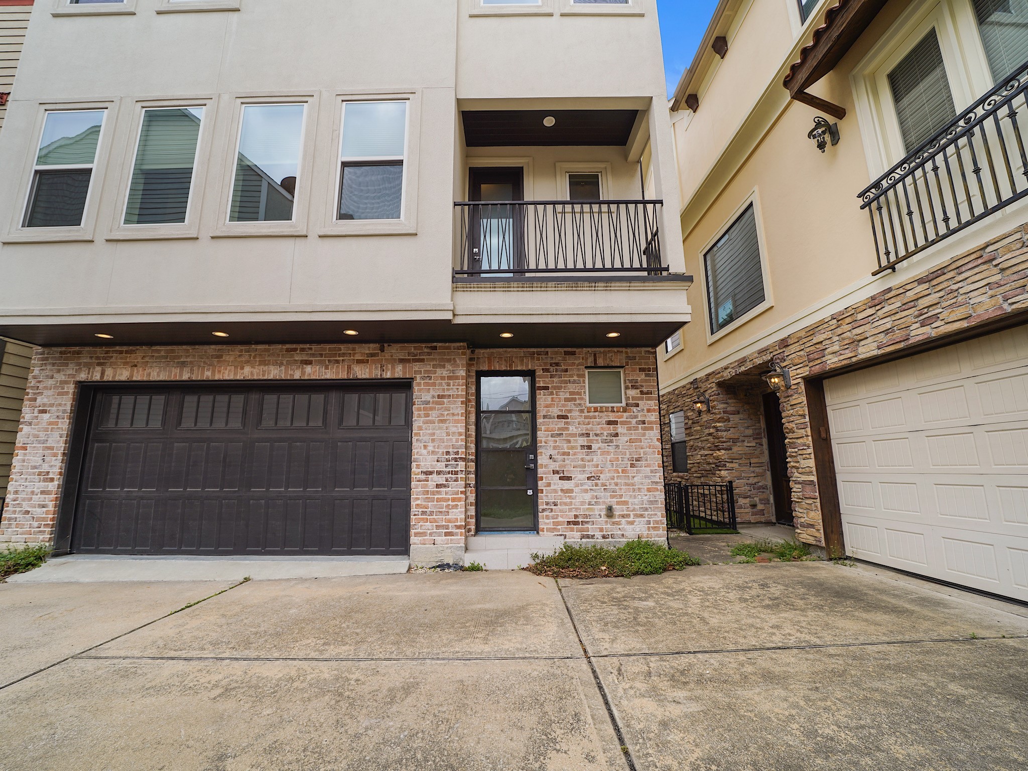 1512 Thompson Street, Unit 2 Houston, TX 77007 - Photo 2 of 39 Gated driveway and attached two-car garage provide secure parking and added privacy.