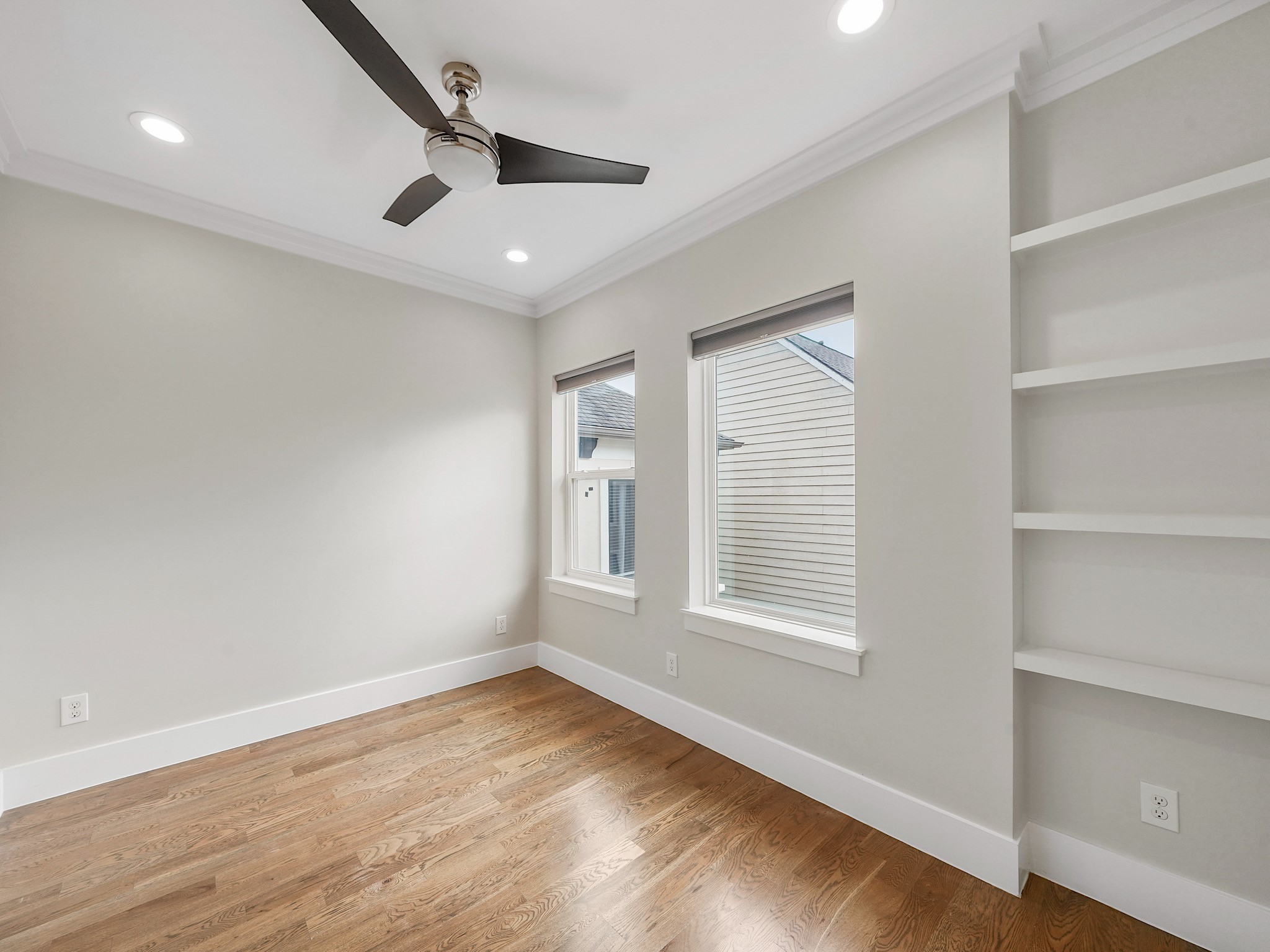 1512 Thompson Street, Unit 2 Houston, TX 77007 - Photo 33 of 39 Secondary bedroom offers flexible space, natural light, and built in bookshelves.