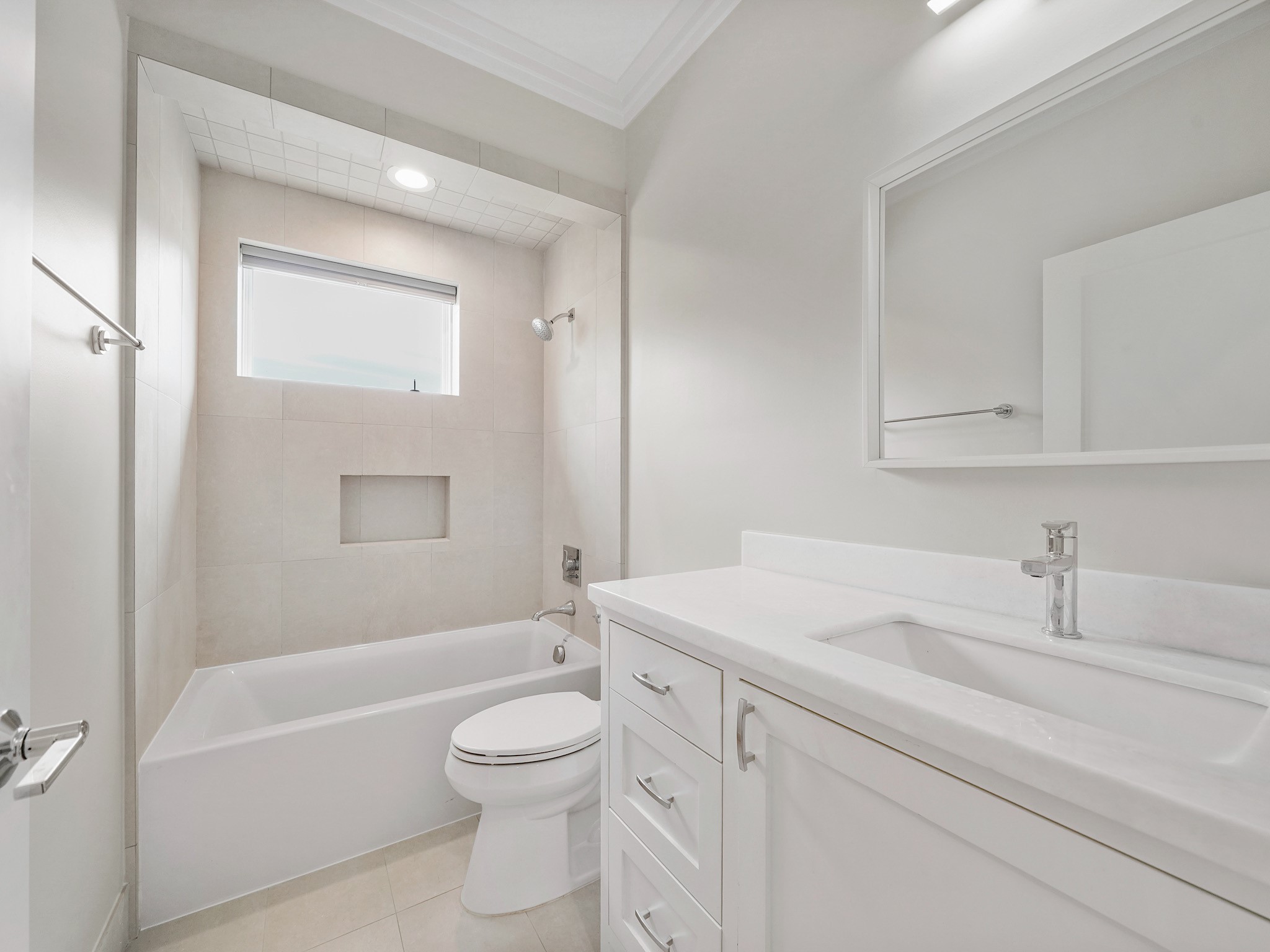 1512 Thompson Street, Unit 2 Houston, TX 77007 - Photo 35 of 39 Virtually staged secondary bedroom!