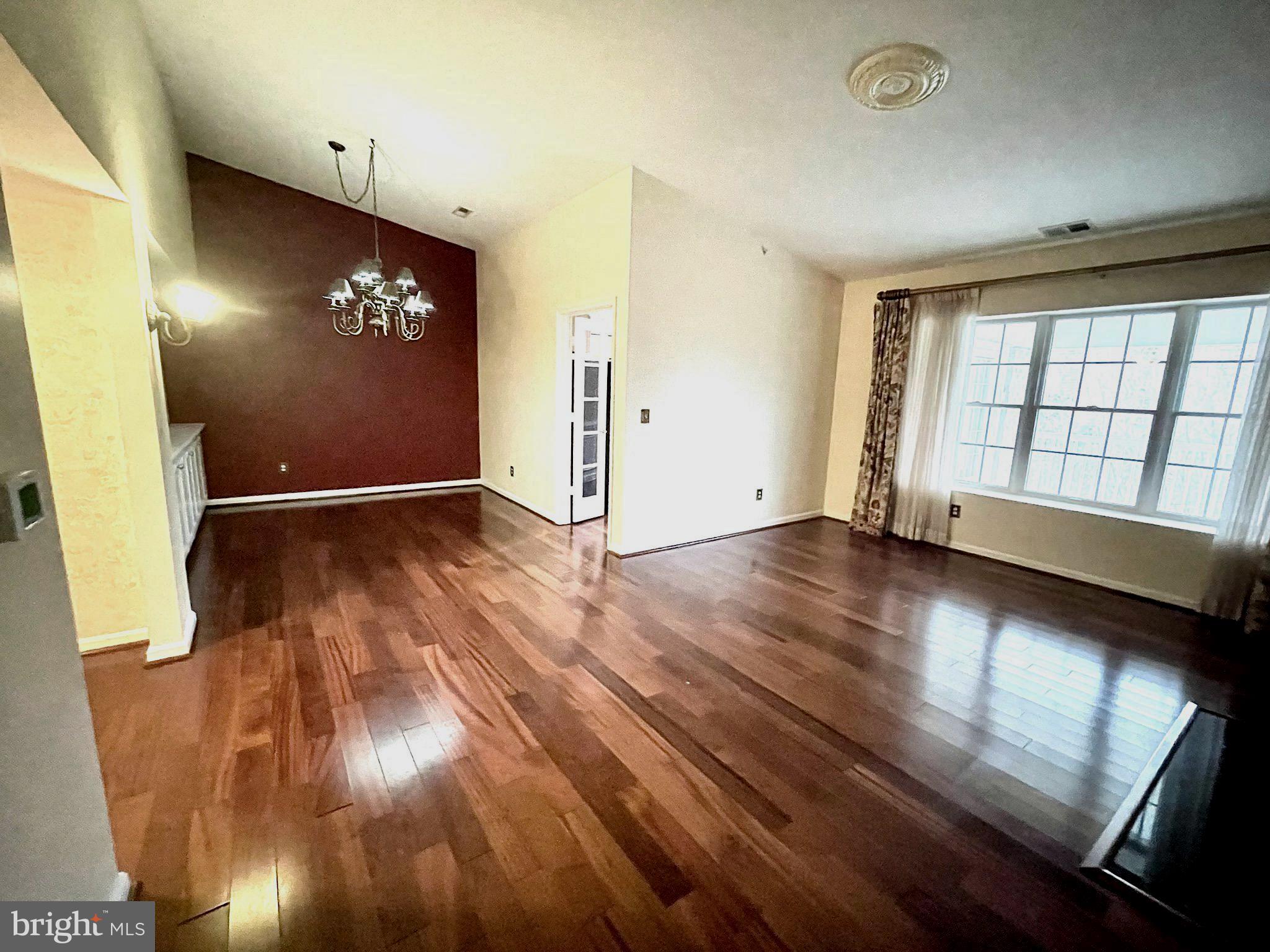 12300 Rosslare Ridge Road, Unit 508 Lutherville-Timonium, MD 21093 - Photo 16 of 63 Soaring vaulted ceiling over Living Dining "L"