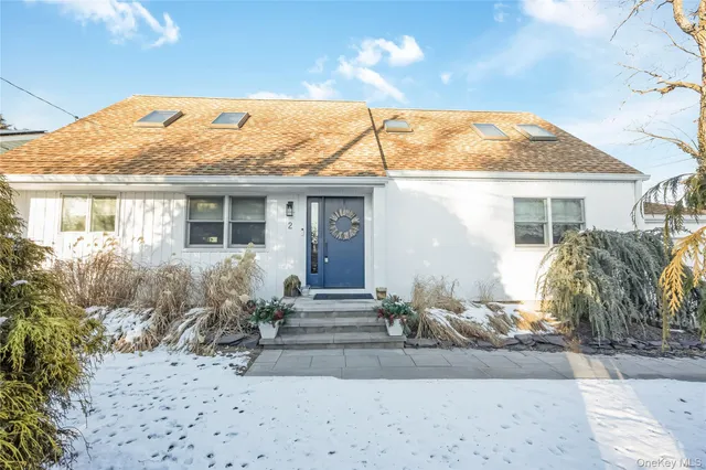 $825,000 | 2 Martin Place, Northport, NY 11768