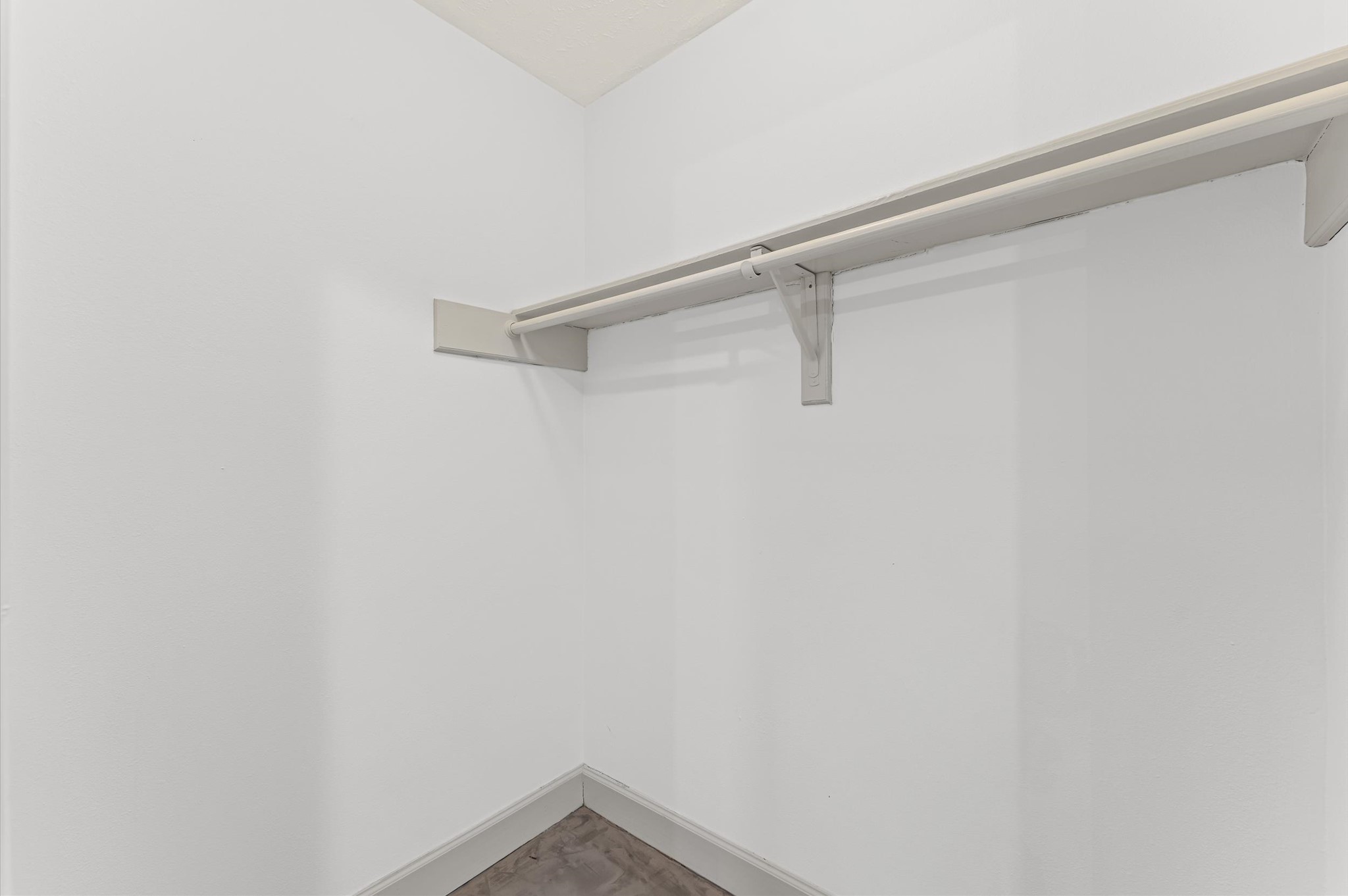 29 South High Oaks Circle Spring, TX 77380 - Photo 13 of 21 a view of small space