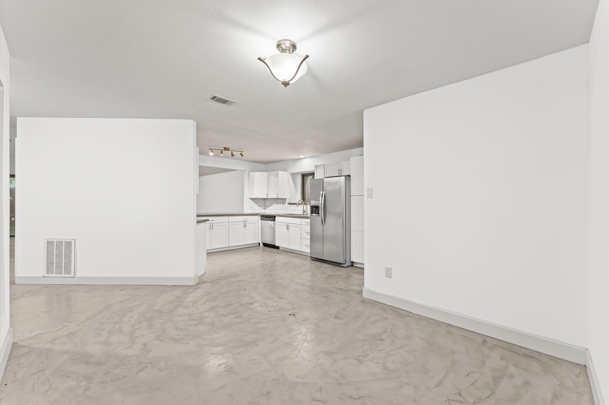 29 South High Oaks Circle Spring, TX 77380 - Photo 8 of 21 a view of a kitchen with refrigerator and cabinets