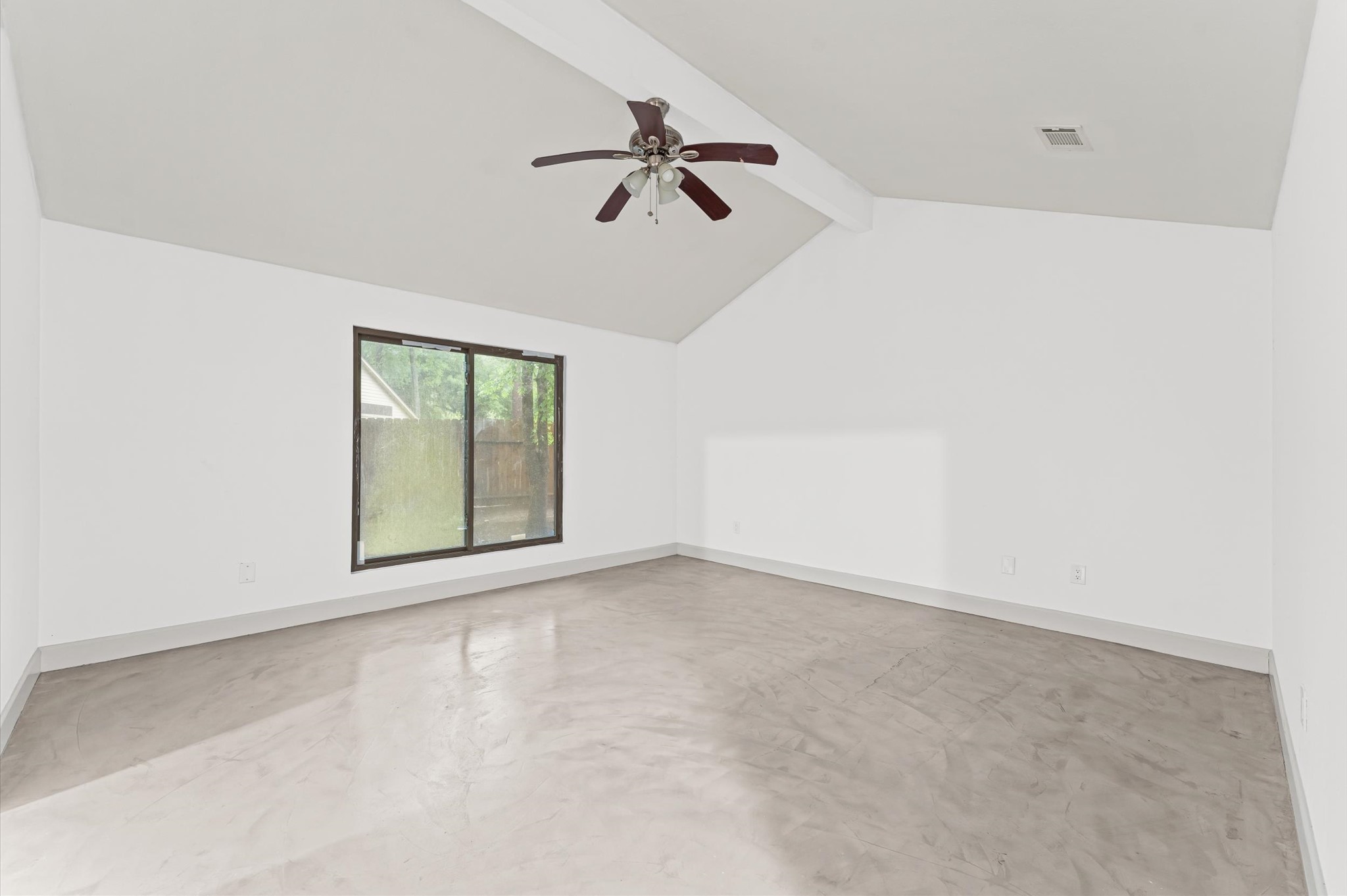 29 South High Oaks Circle Spring, TX 77380 - Photo 10 of 21 an empty room with windows and closet