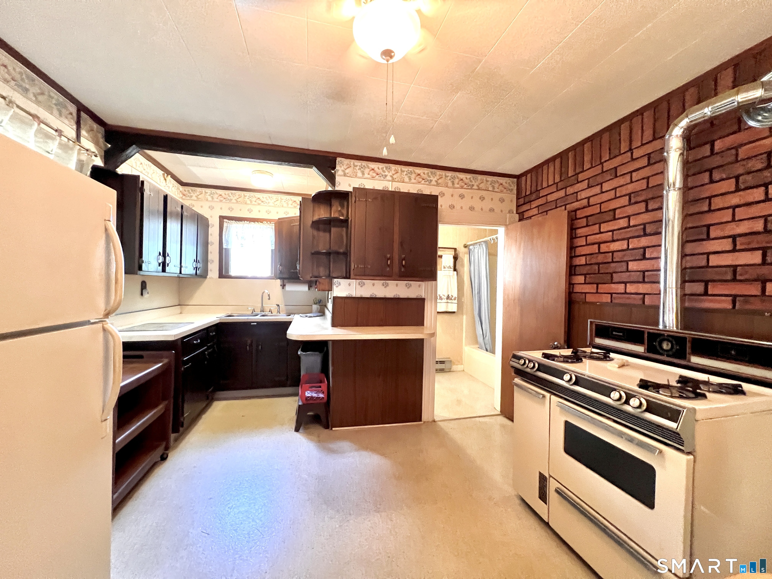 20 Prospect Place Torrington, CT 06790 - Photo 3 of 31
