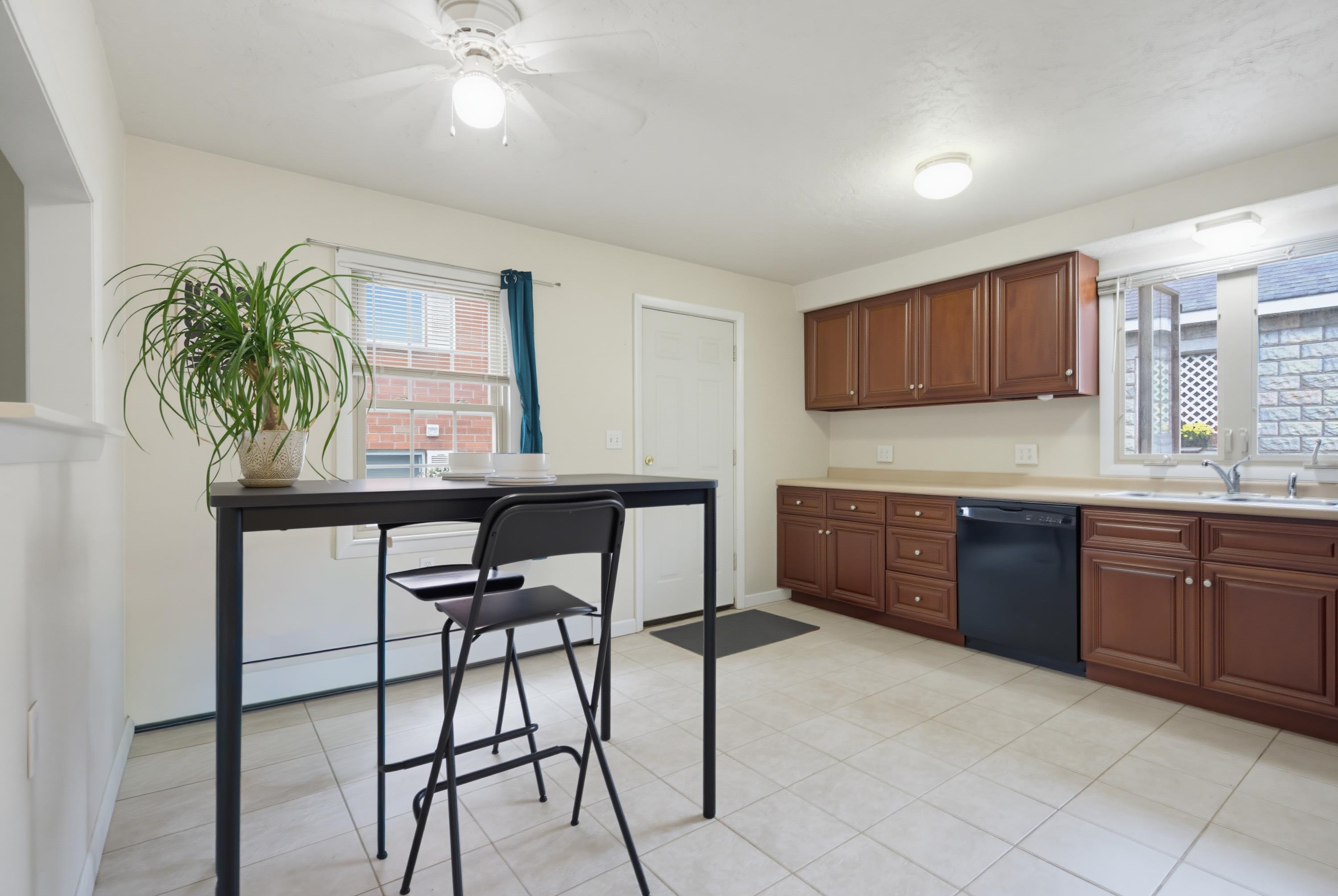 46 Myrtle Street Manchester, NH 03101 - Photo 4 of 33 Gallery Image 4