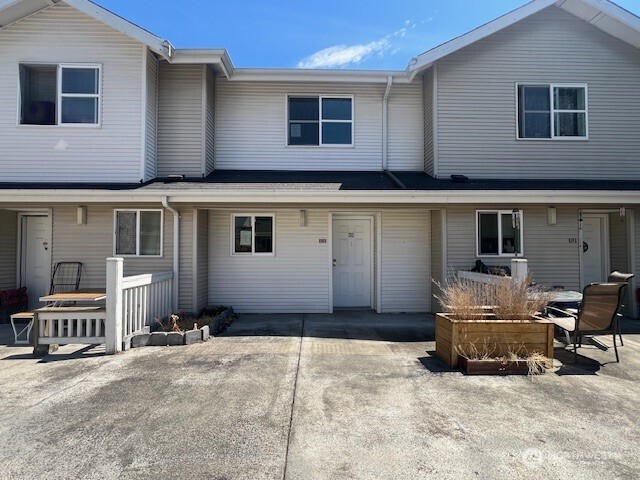 2401 Southwest Brandon Street, Unit 202 Seattle, WA 98106 - Photo 2 of 14