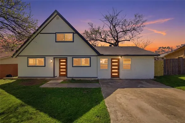 $349,900 | 661 Oak Drive, Hurst, TX 76053