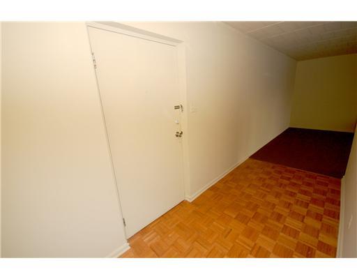 900 Washington Road, Unit 210 Mt. Lebanon, PA 15228 - Photo 5 of 16 Entry/Foyer.