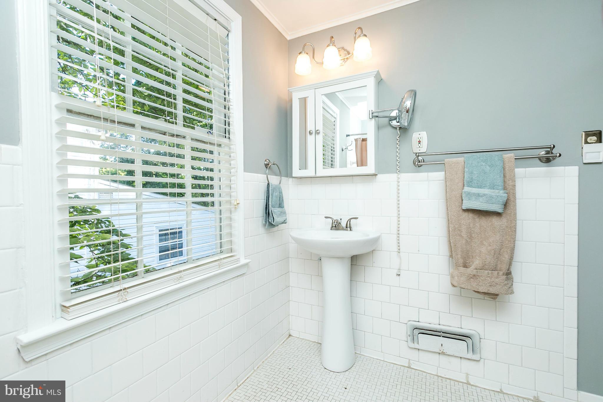 2303 Pickwick Road Baltimore, MD 21207 - Photo 12 of 26 Bath