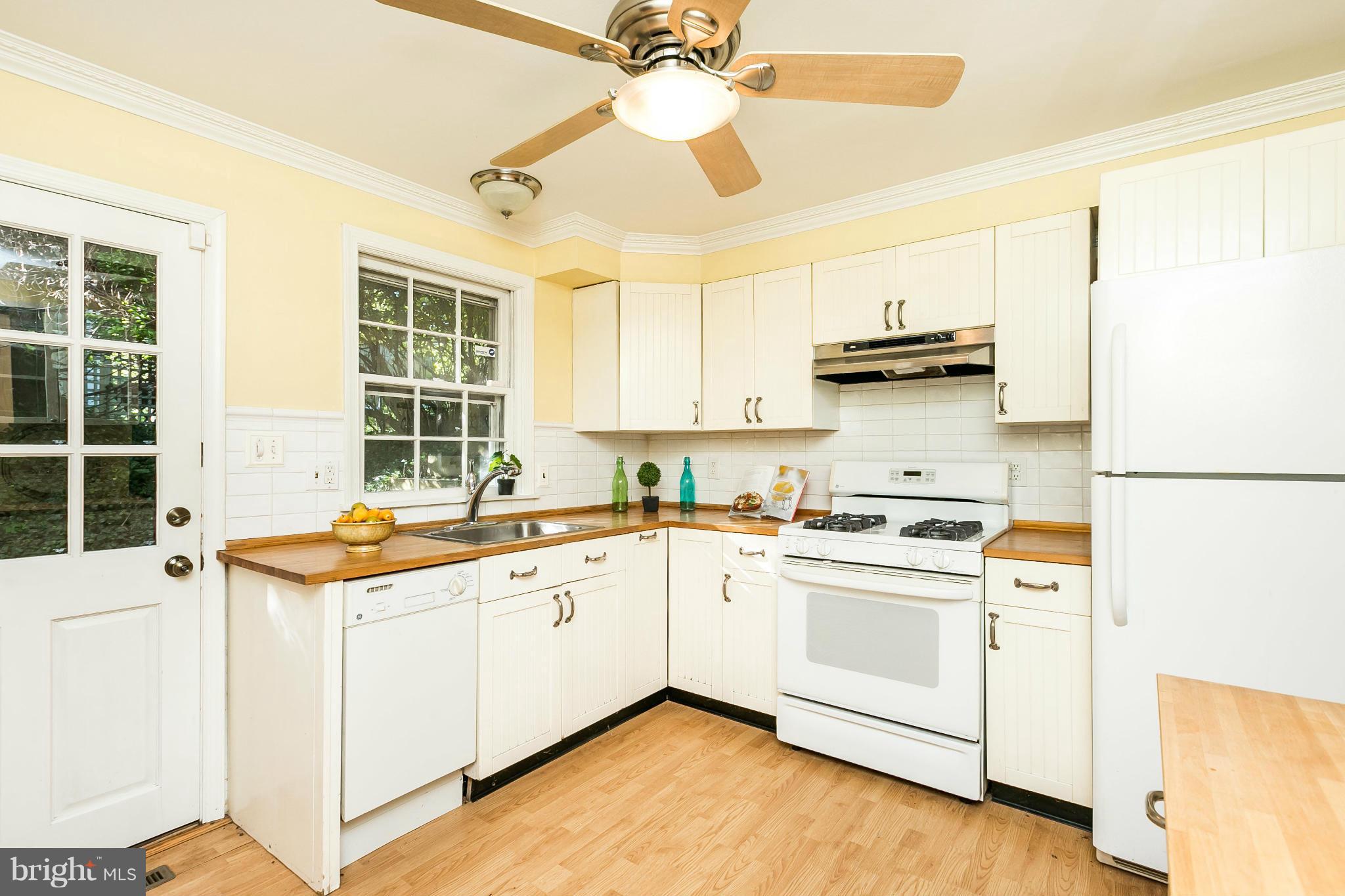 2303 Pickwick Road Baltimore, MD 21207 - Photo 7 of 26 Kitchen