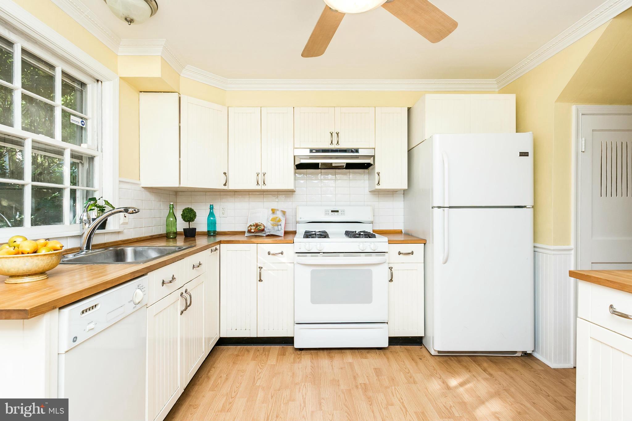 2303 Pickwick Road Baltimore, MD 21207 - Photo 8 of 26 Kitchen