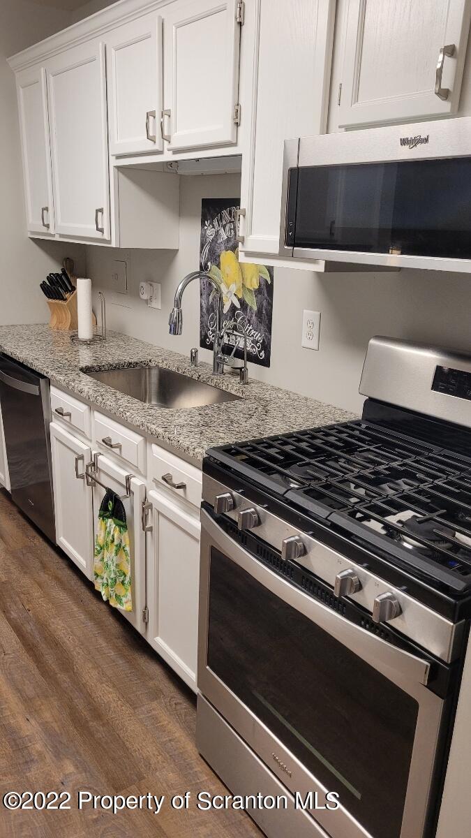 1506 Summit Pointe Scranton, PA 18508 - Photo 5 of 21 a kitchen with stainless steel appliances granite countertop a stove and a microwave