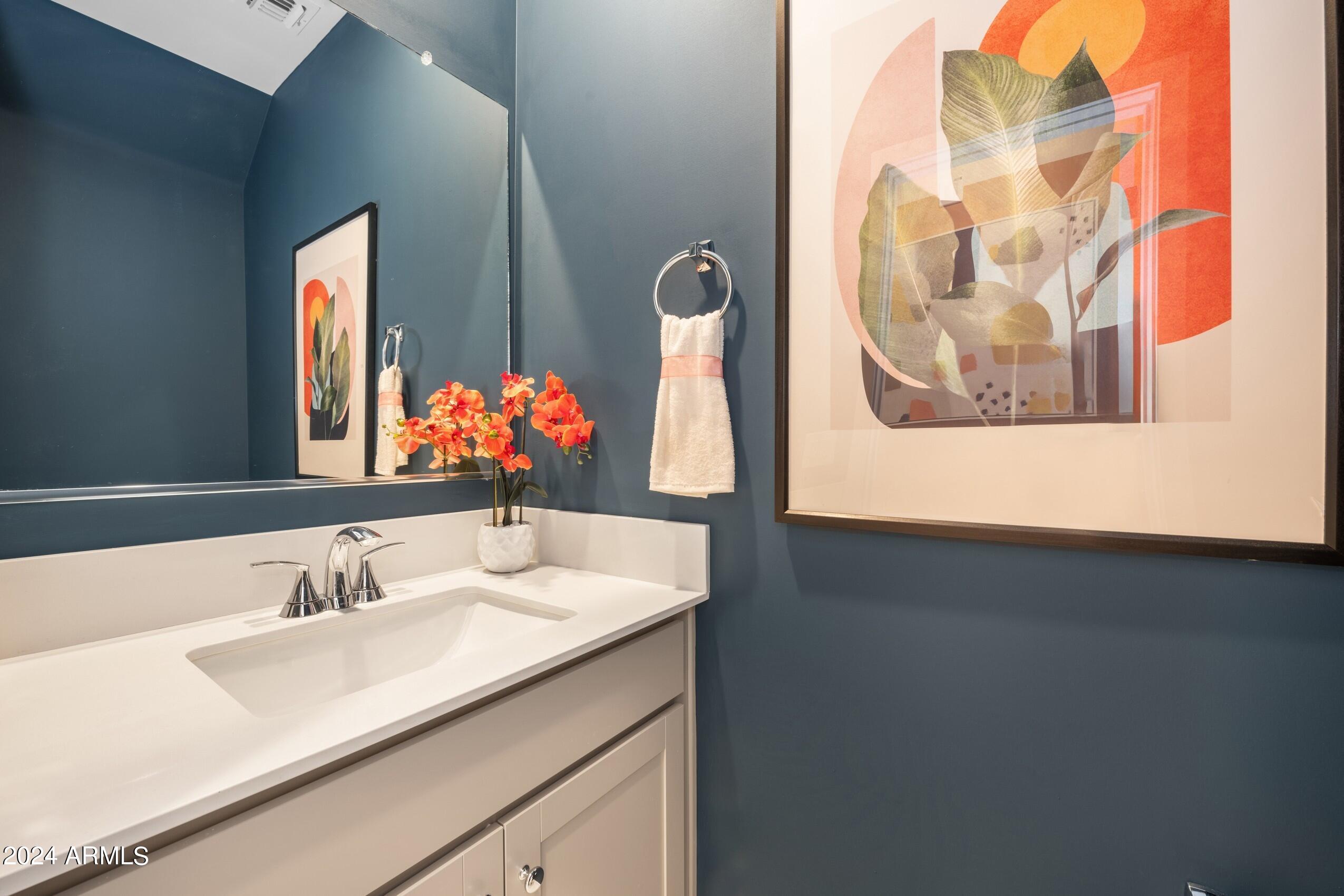 2819 West Red Fox Road Phoenix, AZ 85085 - Photo 11 of 16 145002_17 North_Carina_Half Bath